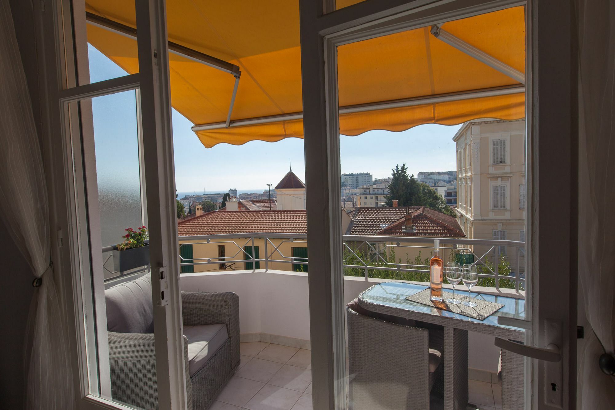 Stunning Views From This Lovely One Bedroom Apartment In Cannes Only A Short Walk From The Palais 479 Buitenkant foto